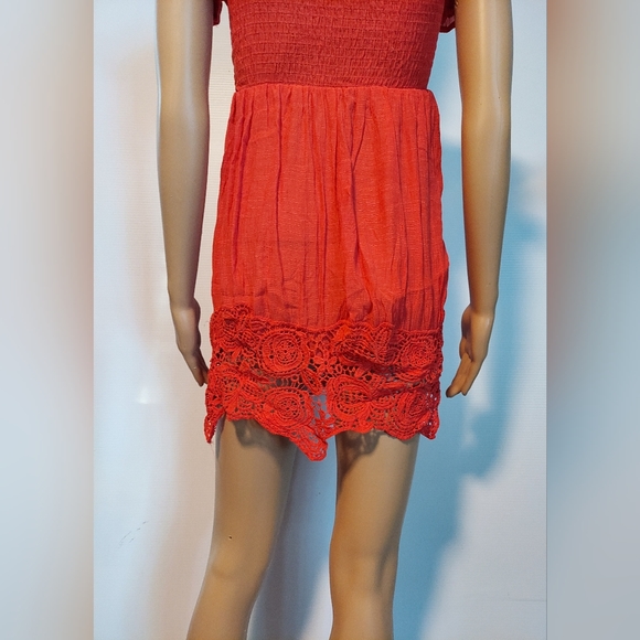 Statement Red: Icon Apparel's Vibrant Short-Sleeve Dress in Size M - Picture 9 of 16